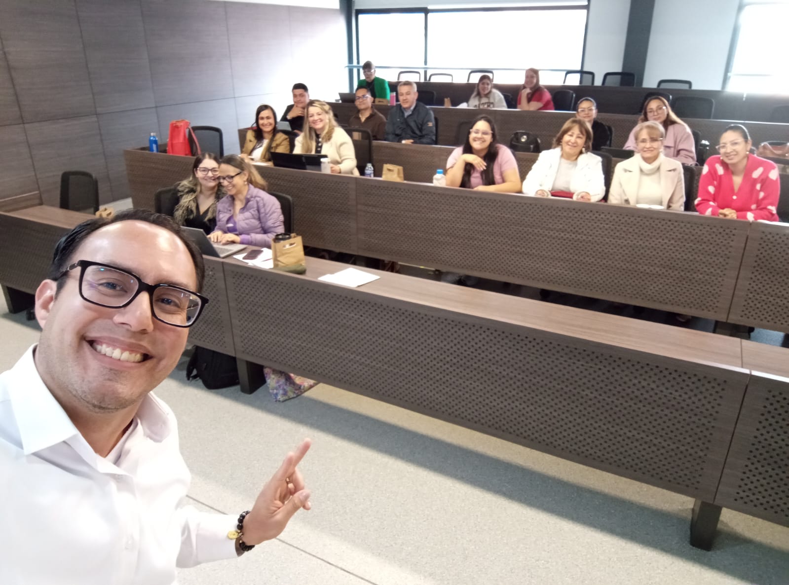 Conferencia empresarial MG Consultoría